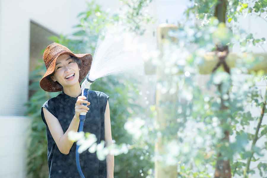 夏に植物へ水やりをする際に注意したいこととは(写真はイメージ)【写真:PIXTA】