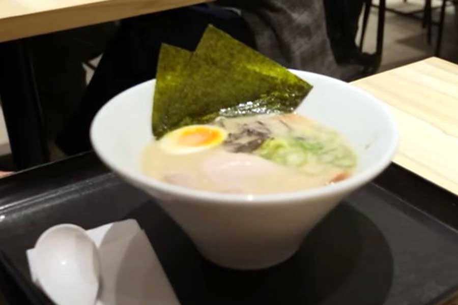 ラーメンに入った半熟卵がお気に入り（スクリーンショット）