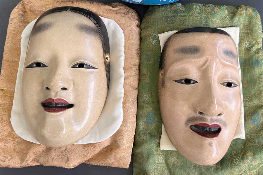 ドイツの保安検査場で「止められた」原因となった2つの能面【写真提供：山田伊純（@yamadaisumi）さん】