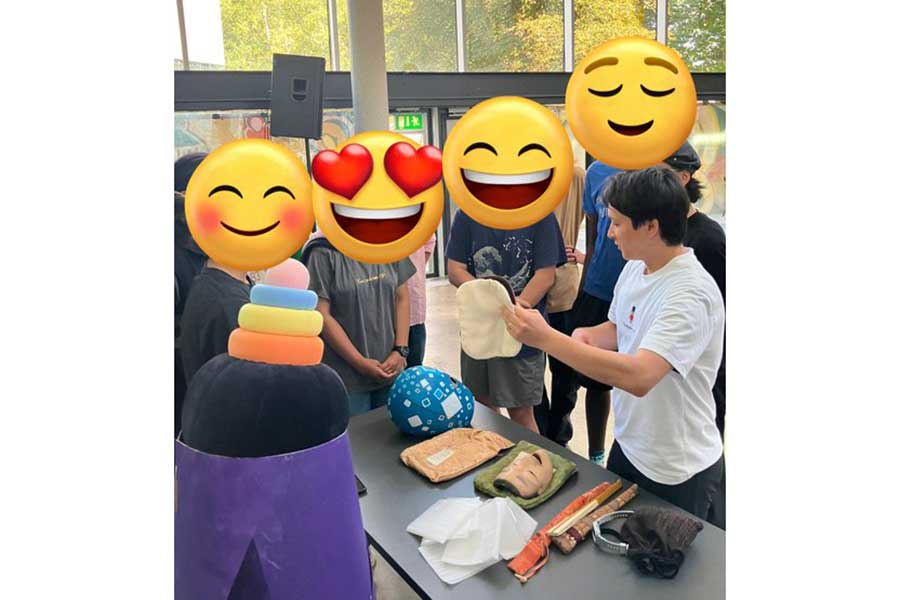 海外でのワークショップでも能面は活躍【写真提供：山田伊純（@yamadaisumi）さん】