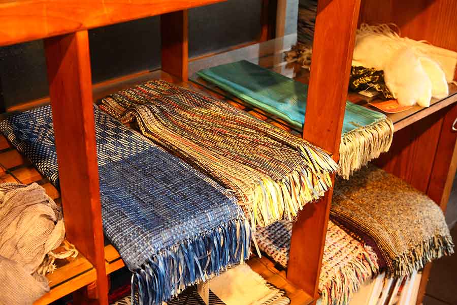「糸あそび」の代表作になっているリボン織【写真：矢野写真事務所】