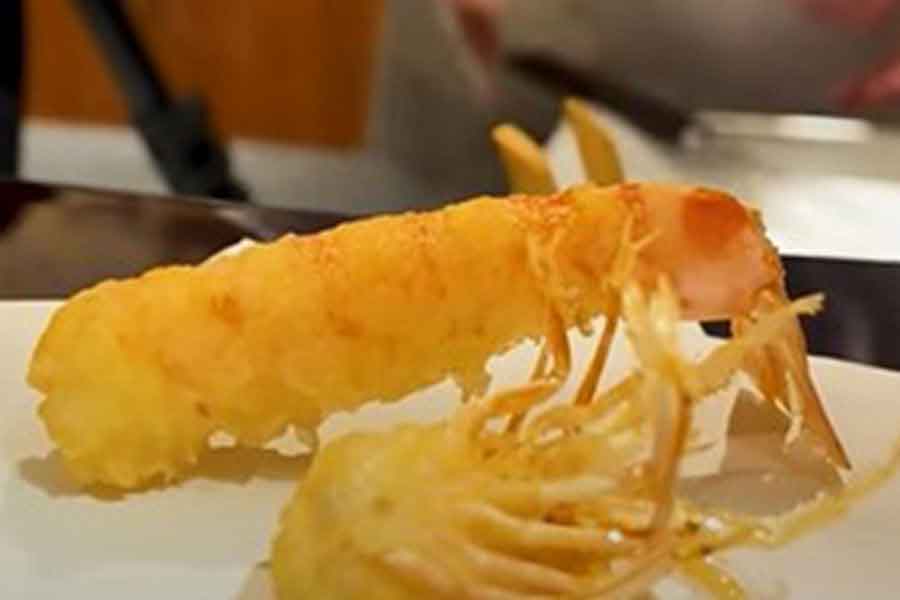 職人の技が光る、エビの天ぷら（スクリーンショット）