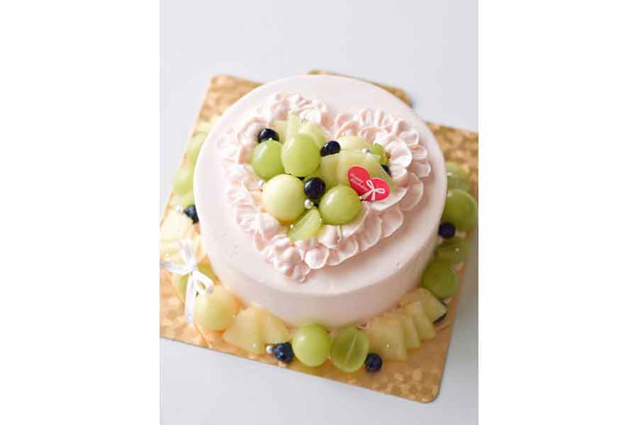 2年前にお母様に初めて作ったホールケーキ。シンプルながらも愛情たっぷり【写真提供：ぷん（@Pum_Jeunesverts）さん】