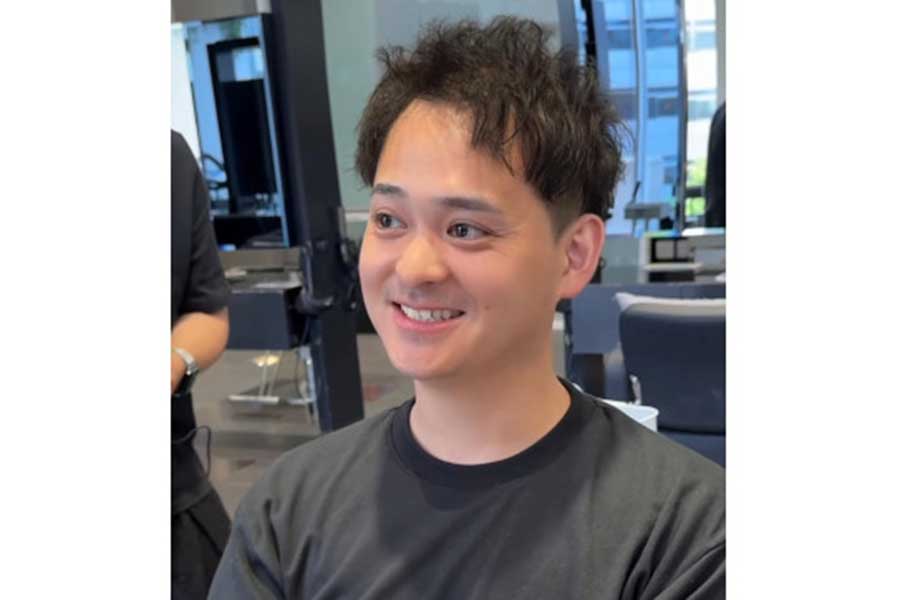 ボリューム不足をカバーした髪型に、男性は大満足(スクリーンショット)