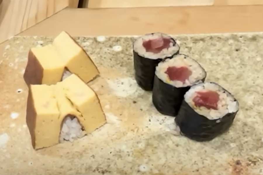 鉄火巻と一緒に出された卵焼き（スク リーンショット）