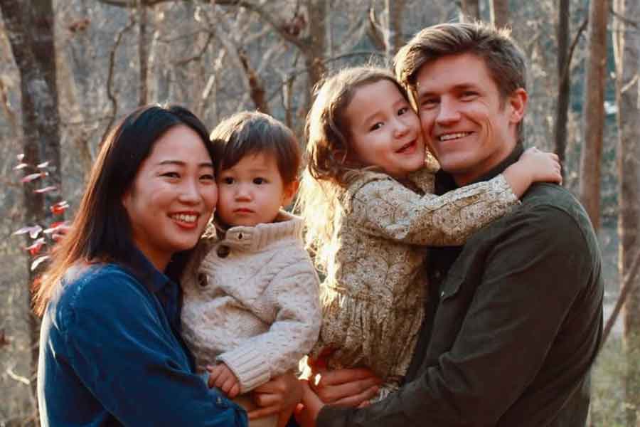 ミラー家の（左から）ユイさん、アッシュくん、ゾーイちゃん、ジャクソンさん【写真提供：ユイ】