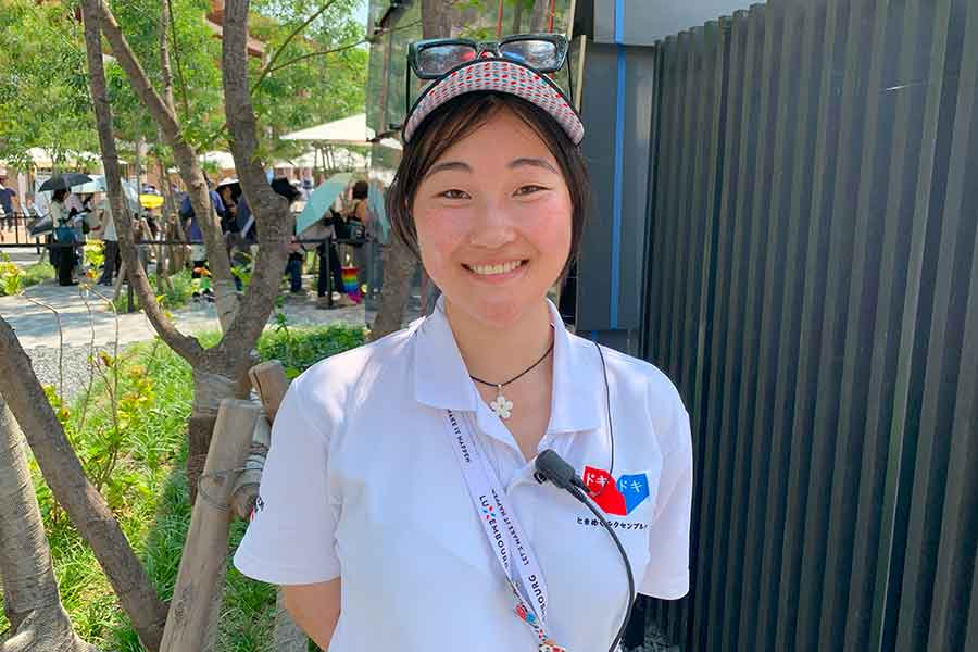ルクセンブルクパビリアンでボランティアスタッフをするアレンさん【写真：Hint-Pot編集部】