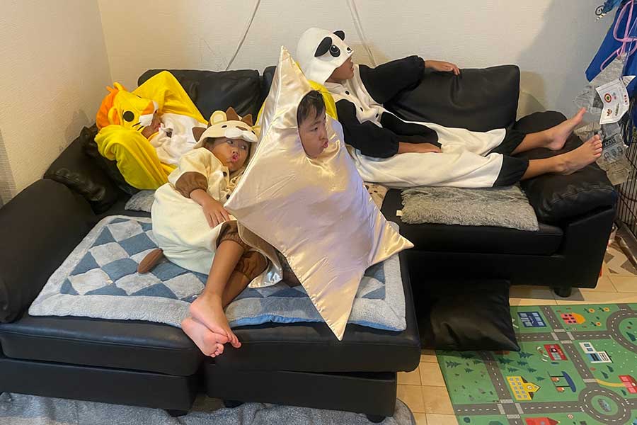 ハロウィンの衣装を着る子どもたち【写真提供：ゴンゾウR4（@R453374510）さん】