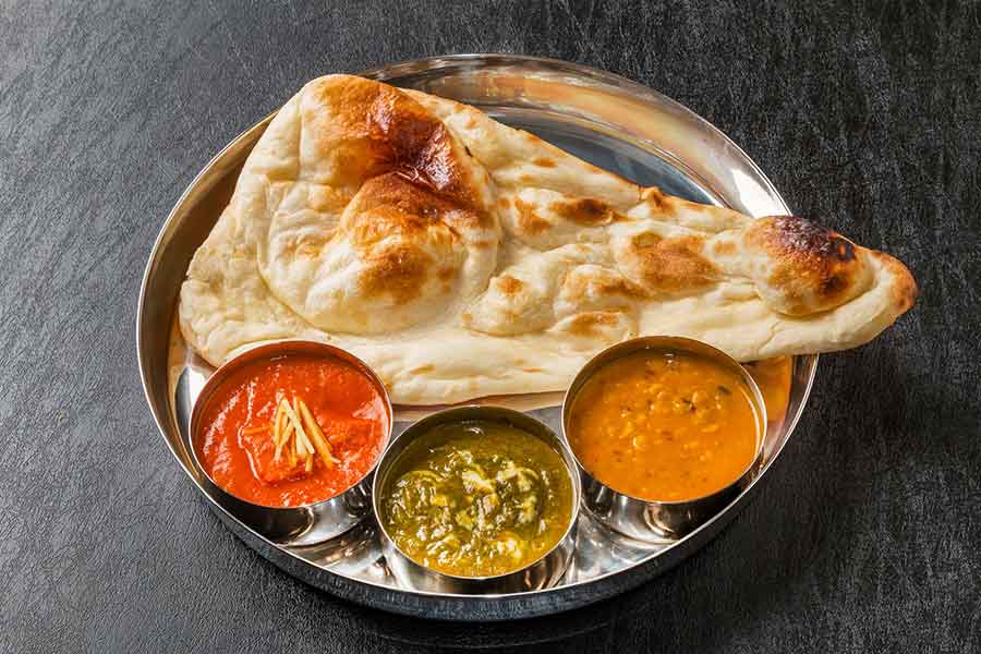 日本人が思い浮かべるインドカレーとナン（写真はイメージ）【写真：PIXTA】
