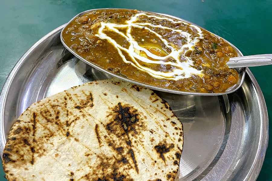 北インド料理のダール・マッカニー。ダール＝豆、マッカニー＝バターの意【写真：中谷秋絵】