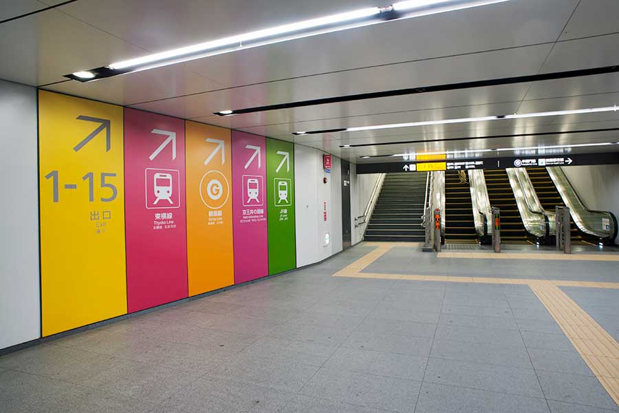 乗り入れている路線や出口が多く、複雑な渋谷駅構内（写真はイメージ）【写真：写真AC】