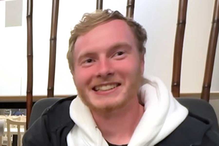 レナさんと回転寿司を堪能した、ドイツ人のクエンティンさん（スクリーンショット）