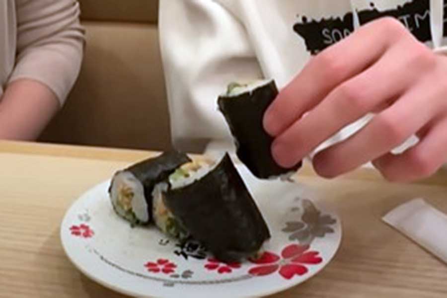 初めて食べた納豆巻きに、「味が薄くない？」と困惑（スクリーンショット）