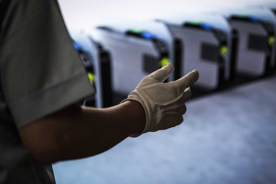 駅で迷っているとき、駅員さんから丁寧に案内されて感動（写真はイメージ）【写真：PIXTA】