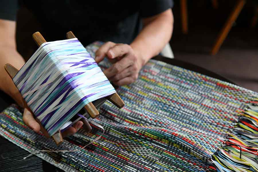 「糸あそび」がつむぐオンリーワン、わずか4ミリ幅のシルクリボン【写真：矢野写真事務所】