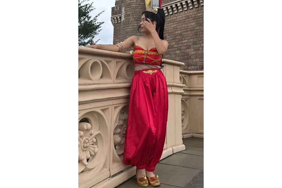 昨年、ジャスミンの赤い衣装で仮装したShioriさん【写真提供：Shiori（@hgwt_hm）さん】