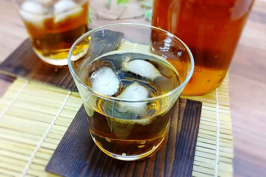 日本の夏の定番、氷入りの麦茶【写真：写真AC】