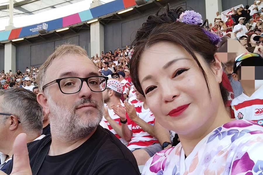 フランス人の夫・お父ちゃん（左）とMamiさんのツーショット【写真提供：Mami】