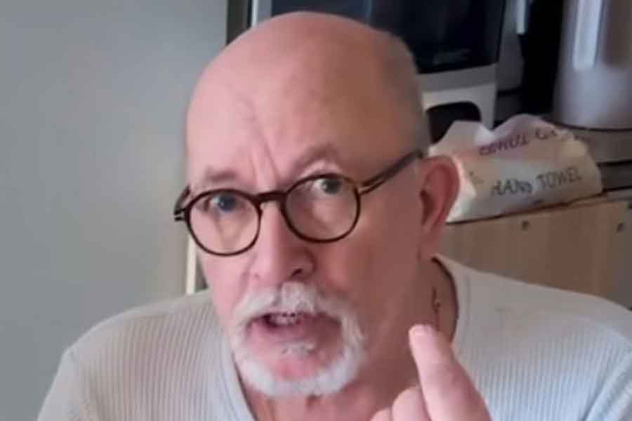 フランス発祥の料理を再現した日本のレシピに驚く、オレリアンさんのお父さん(スクリーンショット)