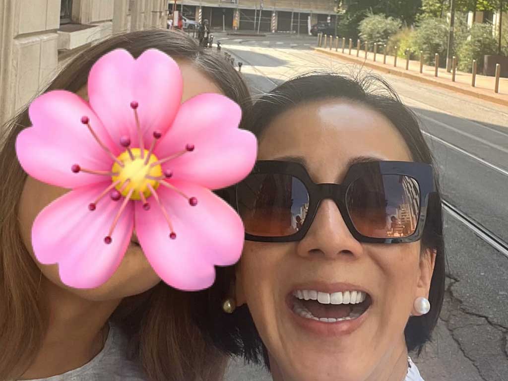 娘とともに、ミラノで初ドライブをした中村江里子さん（スクリーンショット）