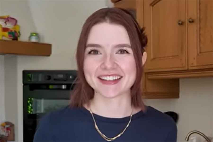 フランス人YouTuberのアマンディーヌさん（スクリーンショット）