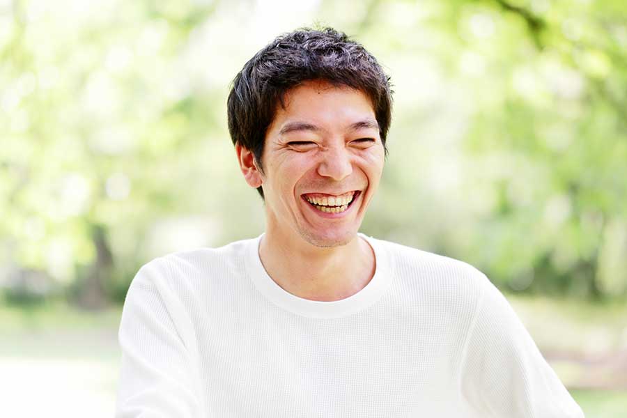 日本人はネガティブな感情を出さず、どこでも笑顔（写真はイメージ）【写真：写真AC】