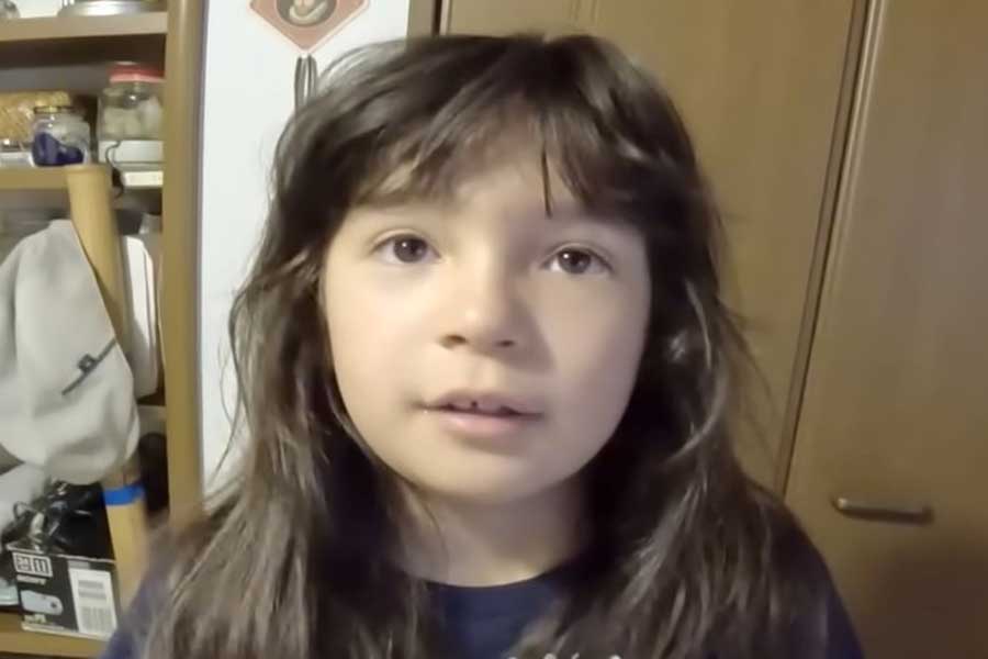 ロングヘアがかわいらしいマカロンちゃん(スクリーンショット)