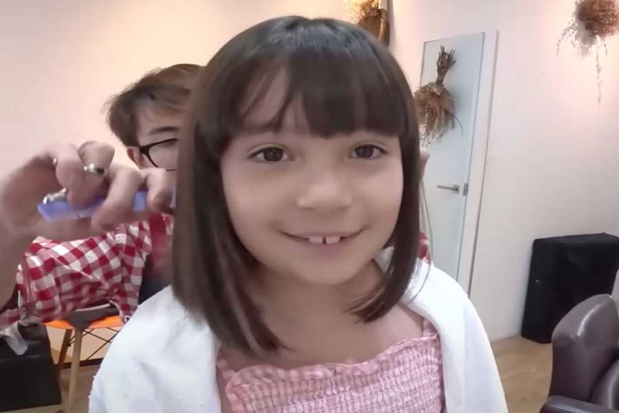 ヘアカット後、満足げな表情を見せるマカロンちゃん(スクリーンショット)