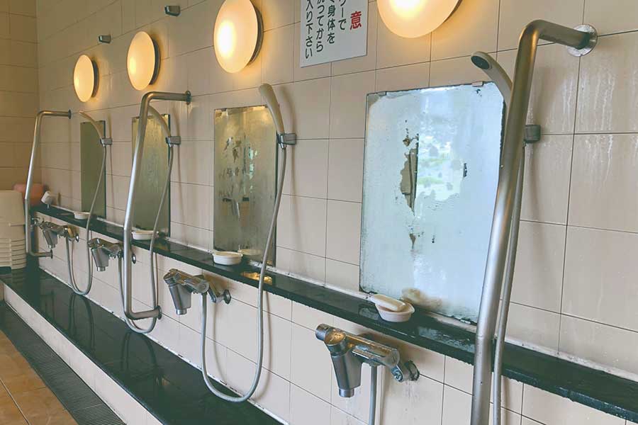 温浴施設にある浴場。利用時には周りへの配慮が必要（写真はイメージ）【写真：写真AC】