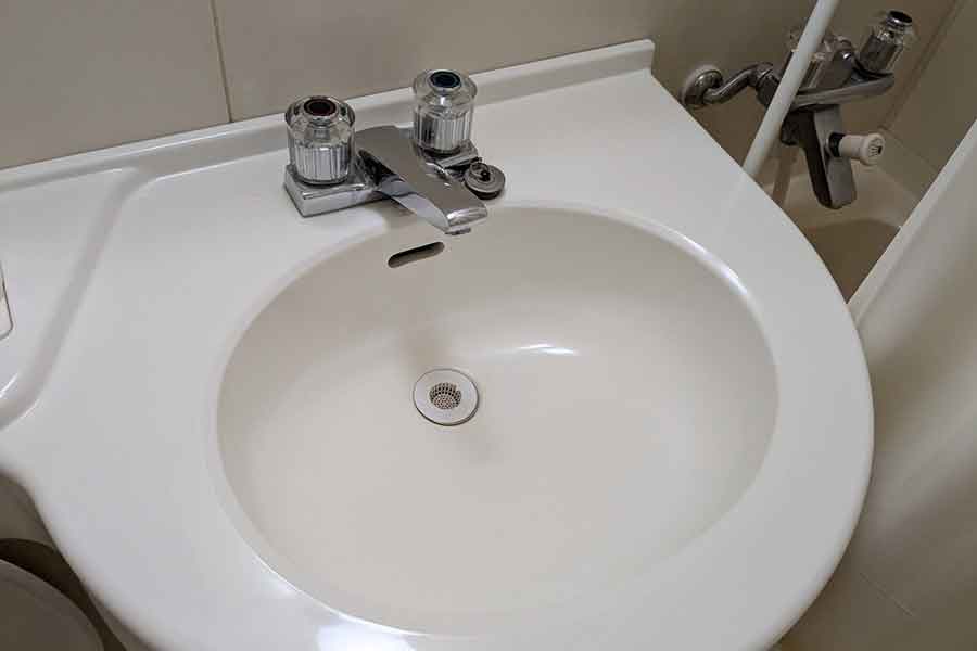 残ったカップ麺のスープをシンクに流すのはNG（写真はイメージ）【写真：写真AC】