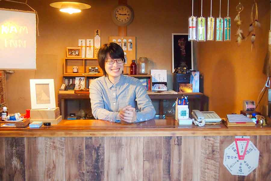 吉野山の宿「KAM INN」の女将だった頃の片山文恵さん【写真提供：片山文恵】