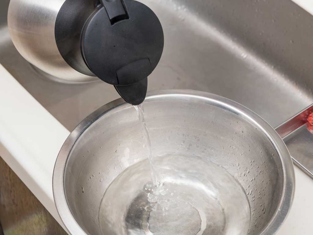 40度程度の湯に、かゆみのある部位を浸す（写真はイメージ）【写真：PIXTA】