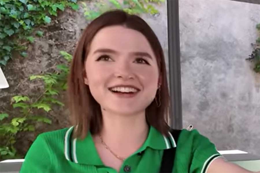 フランス人YouTuberのアマンディーヌさん（スクリーンショット）