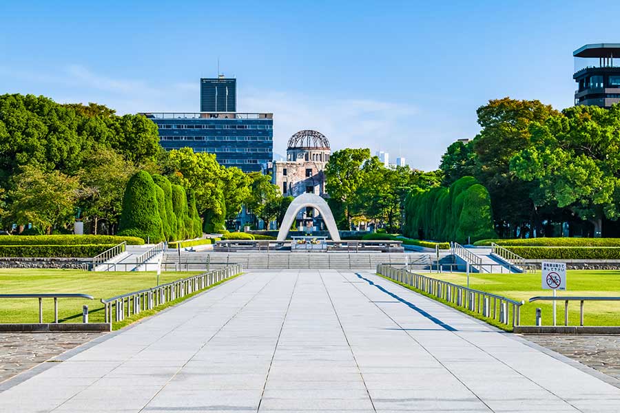 広島市の平和記念公園。フランス人女性は戦後、美しく復興した広島の街に感動【写真：PIXTA】