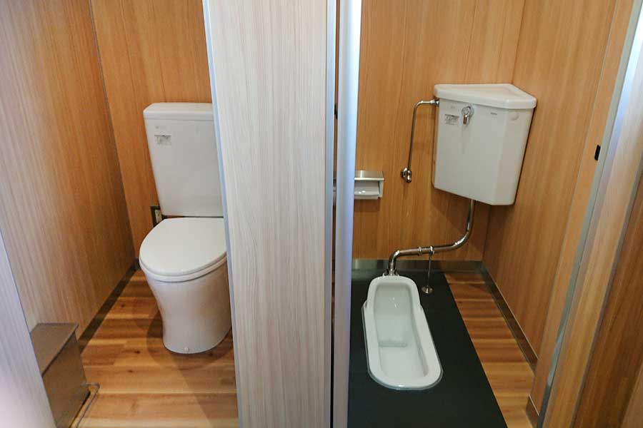 洋式トイレと和式トイレ（写真はイメージ）【写真：写真AC】