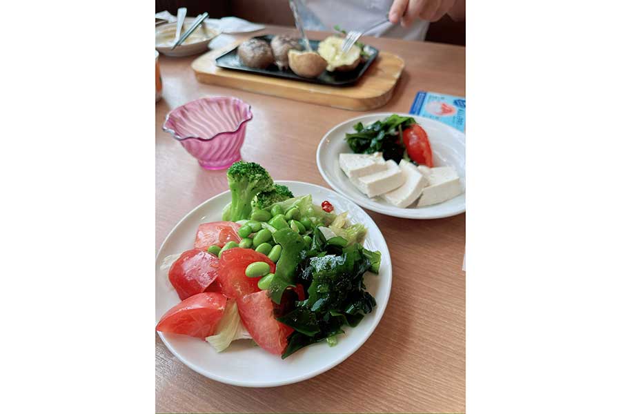 ダイエットに励んだじゅりすさん。外食でも食べたいものを我慢【写真提供：じゅりす@（@ju_li_s_）さん】