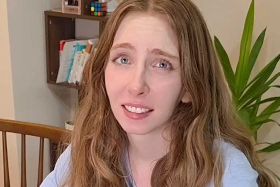 初めて見る食材に驚きを隠せないエヴァさん（スクリーンショット）