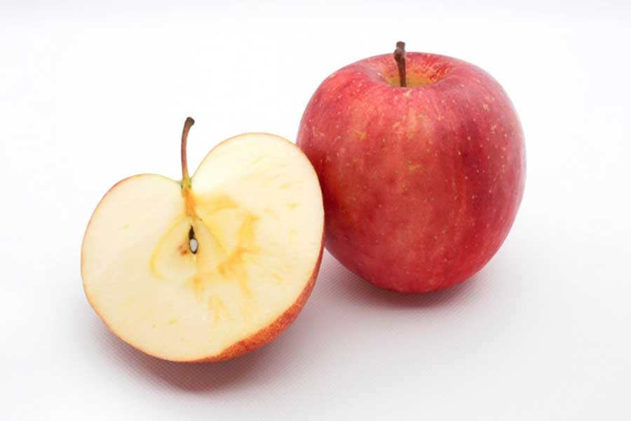 秋においしいリンゴ（写真はイメージ）【写真：写真AC】
