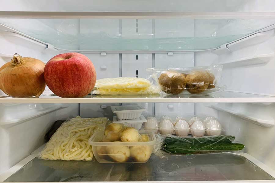 リンゴをそのまま保存すると、ほかの食品の成長が進み、傷む原因に（写真はイメージ）【写真：写真AC】