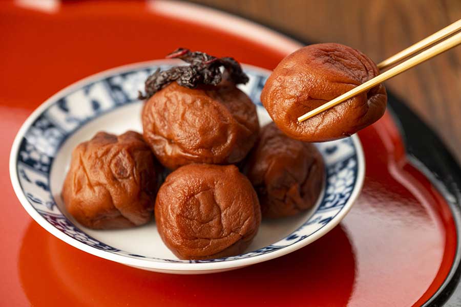 日本で初めて梅干しを食べて感激（写真はイメージ）【写真：写真AC】