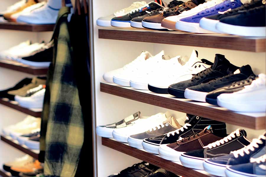 海外ブランドの靴は日本だと割高（写真はイメージ）【写真：写真AC】