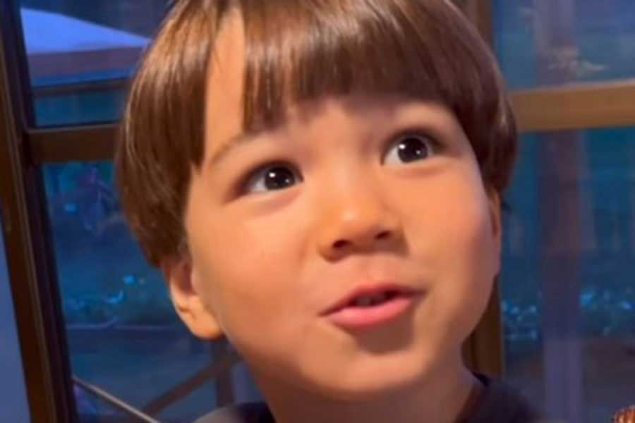 スーパーで買ったお菓子に言葉を失うリノくん（スクリーンショット）