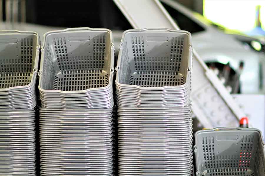 スーパーのカゴ（写真はイメージ）【写真：写真AC】