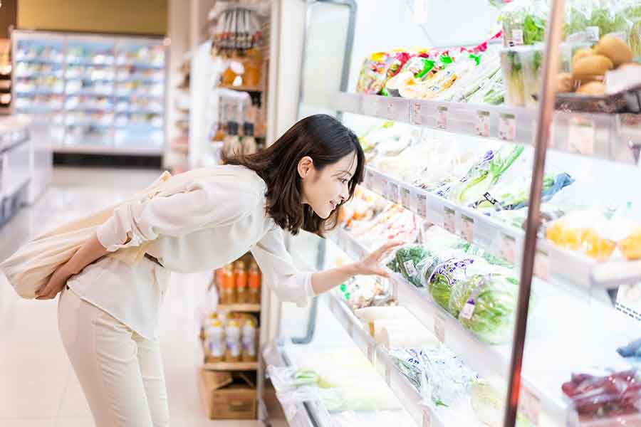 スーパーではカゴ持たずに買い物をすることも(写真はイメージ)【写真:写真AC】