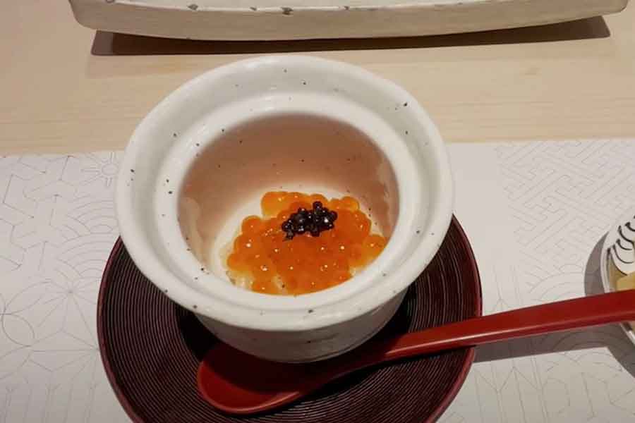 初めて見たイクラに興味津々（スクリーンショット）