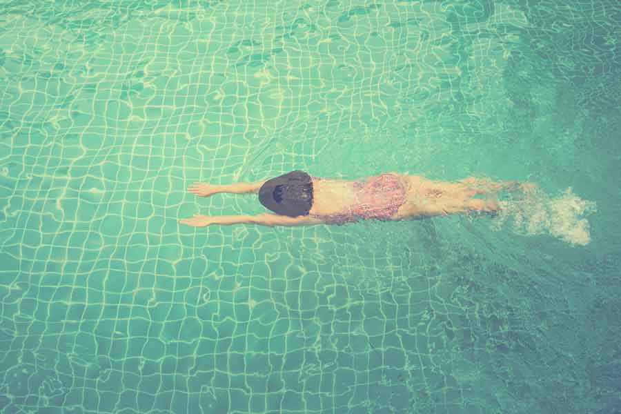 浴槽で泳ぐのはNG（写真はイメージ）【写真：写真AC】