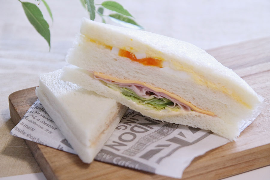 コンビニではサンドイッチがお気に入り（写真はイメージ）【写真：写真AC】