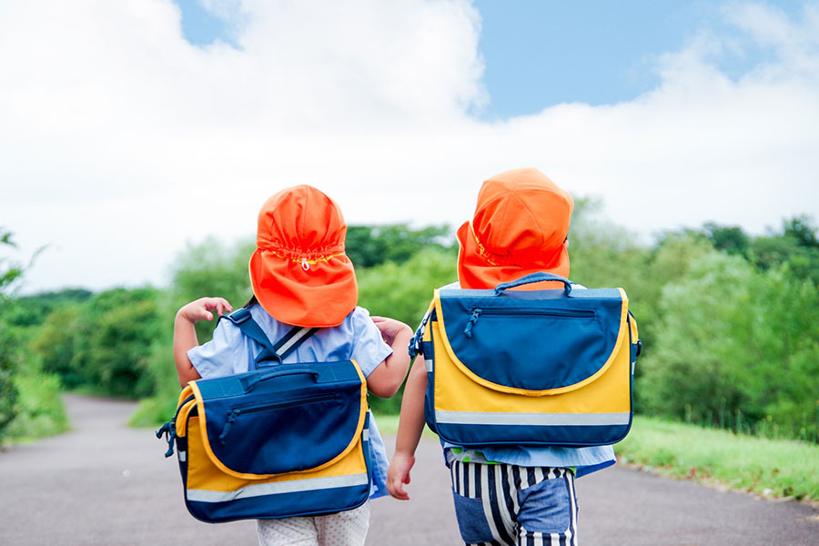 幼稚園から絵の具を持ち帰ってきた息子さん。残量を確認したところまさかの事態が（写真はイメージ）【写真：写真AC】