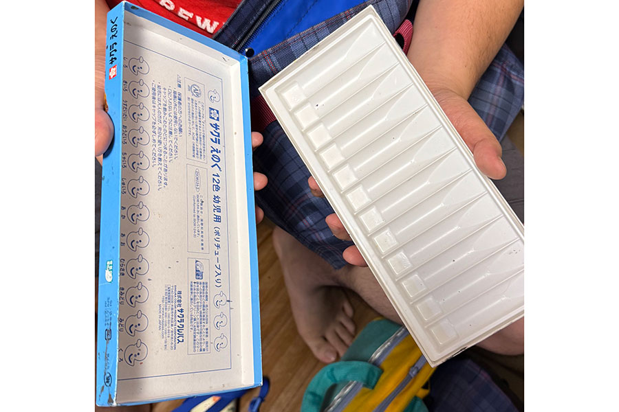 絵の具が1本も入っていない状況にびっくり！【写真提供：しょうこ31＆35（@shoko_202011）さん】