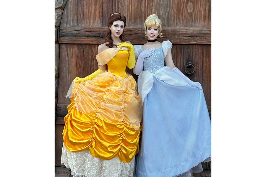 本格的な仮装を披露した、10年後のふたり【写真提供：笑美麗壱リエル（@licha_cos）さん】